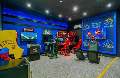 Loughman House | 8005 Oak Shadow Ct
