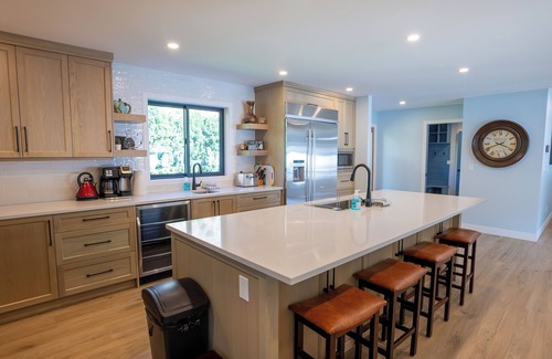 Okanagan-Similkameen House | 80ft of private beach, lakefront with mountain views right on Skaha Lake!