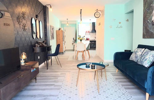 Alhaurin de la Torre Apartment | ☆ 80s Loft Vintage. Free Guest Parking. 15' from Malaga Airport.