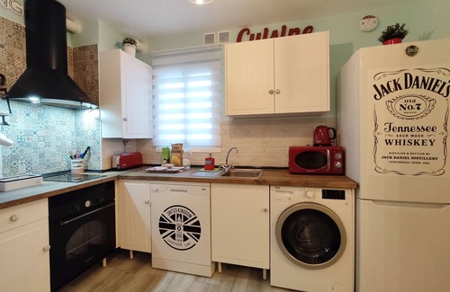 Alhaurin de la Torre Apartment | ☆ 80s Loft Vintage. Free Guest Parking. 15' from Malaga Airport.