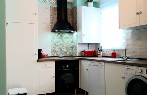 Alhaurin de la Torre Apartment | ☆ 80s Loft Vintage. Free Guest Parking. 15' from Malaga Airport.