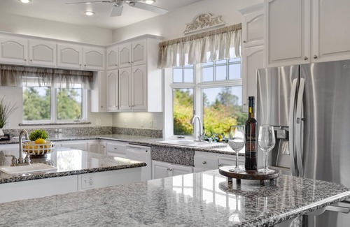 Sonora House | 82 acre Mountain Retreat w/Pool & Spa near Yosemite sleeps 14