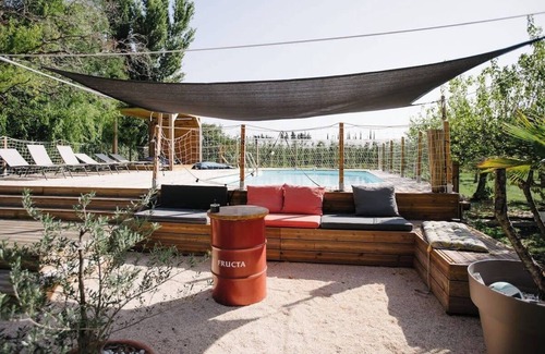 Althen-des-Paluds House | 84B5 - Hibiscus, suite in an 18th century Provencal farmhouse