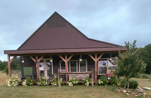 Skaneateles Cabin | 864 sq ft Rustic bunkhouse located on a working farm. Minutes from Skaneateles!
