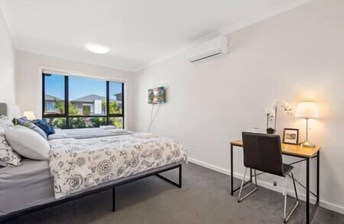 Austral House | 8Beds l 4 Suites with Office l Austral5
