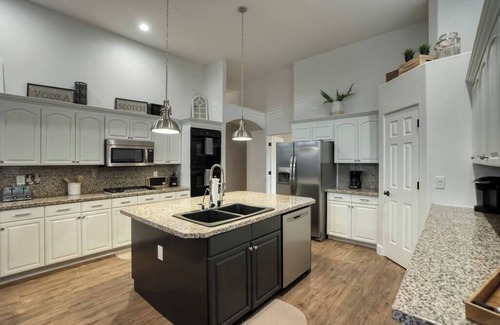 Sunset Ridge House | 8BR home with heated pool, spa, golf simulator