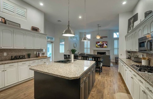Sunset Ridge House | 8BR home with heated pool, spa, golf simulator