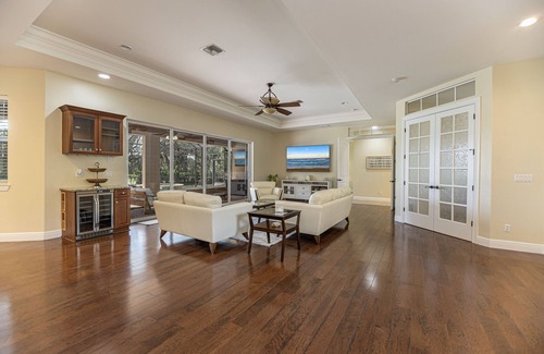 Palm River Estates House | 8mins to famous Naples beaches and sunsets! Entertainers family dream home.