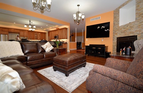 Saratoga Springs House | 9 Bedroom🏡Heated Pool🏊HotTub🛁Firepit🔥BBQ🍗Creek🐠By Ski⛷️Track🏇Town🌇SPAC🎶Lake🏖️Golf⛳️