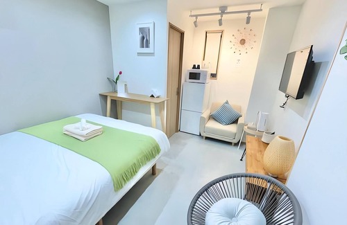 Nishiikebukuro Apartment | 9 - min to Ikebukuro, Cost - eff, 2 - pax. Good eats, shops. Room 101.