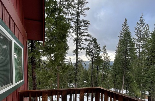 Cold Springs Cabin | 9 minutes to Pinecrest, Cozy cabin with WiFi and Arcade loft