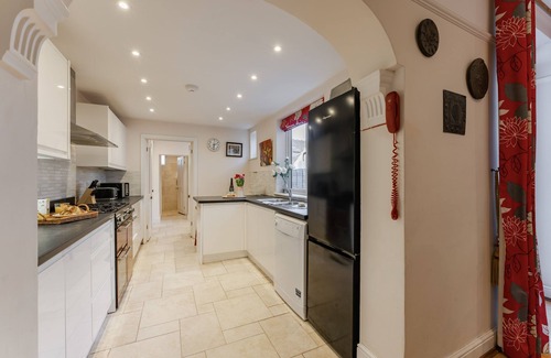 Sheringham Apartment | 9 Morris Street - central house sleeping 6