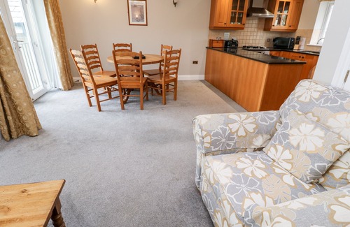 Porth Cottage | 9 PORTH VEOR VILLAS, family friendly, with pool in Porth