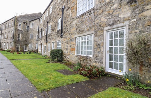 Airton Cottage | 9 RIVERSIDE WALK, pet friendly, character holiday cottage in Gargrave