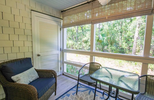 West Beach Village Villa | 90 Seconds to Beach! Fully Renovated Villa with Spacious Kitchen, Gorgeous Finishes & Screened Porch