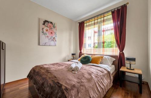 Ochota Apartment | 90m2 Prestige Suite - Parking & Jacuzzi & AirCon by Rentujemy