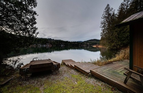 Maple Falls Cabin | 97MF - Lakeside - Dock - BBQ - Pets Ok - Sleeps 6 by RedAwning