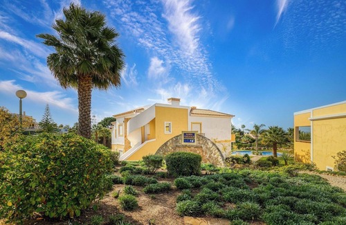 Carvoeiro Ski Chalet | 99b Aldeia Golfmar Superb 2 Bedroom apartmant