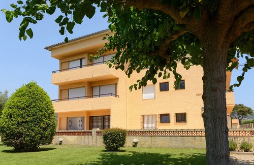 Els Griells Apartment | A 3 minutes from the beach. Near the center. Ideal for families and friends.
