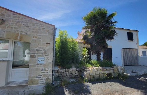 Dolus-d'Oleron Villa | A 4.6 km de Boyardville et 7.3 km de Saint Pierre, Villa Entièrement Rénovée