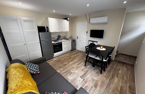 Dives-sur-Mer House | A 5-minute walk from the beach and shops. Ideal for families.