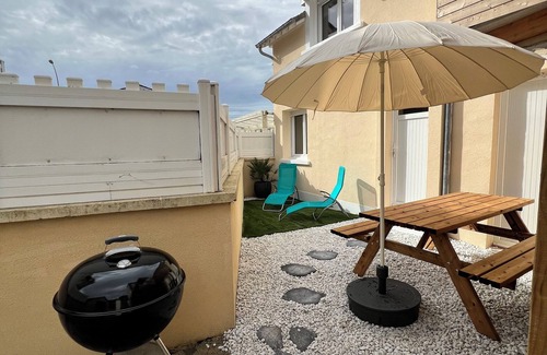 Dives-sur-Mer House | A 5-minute walk from the beach and shops. Ideal for families.