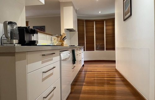 Yarralumla House | A 5-Star Waterfront Home, Yarralumla
