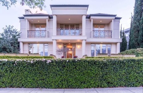 Yarralumla House | A 5-Star Waterfront Home, Yarralumla