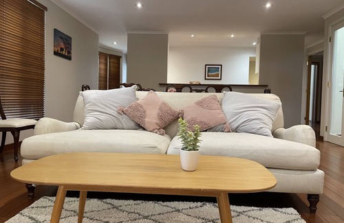 Yarralumla House | A 5-Star Waterfront Home, Yarralumla