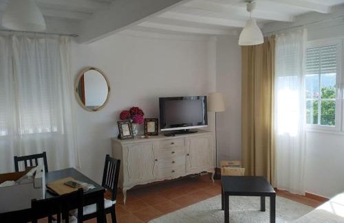 Bueu House | A Barraca. Casa con jardín y vistas a la ría