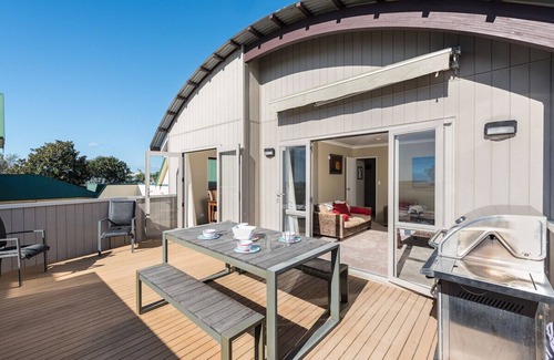 Papamoa Beach Cottage | A Beach Barn Haven - Papamoa Holiday Home