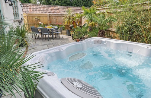 Banwell Cottage | A beautiful home from home in a wonderful location and with a hot tub.