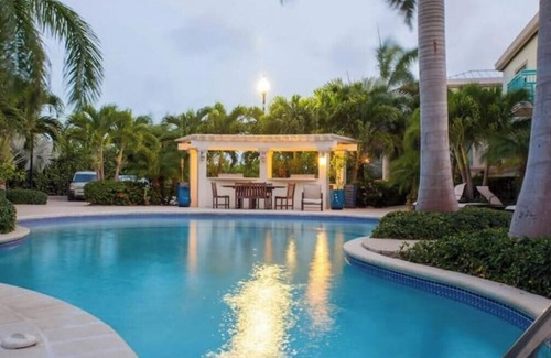 Leeward Settlement Condo | A beautiful 3BR/3 Bath, two-story condominium in Providenciales - 500m to Beach