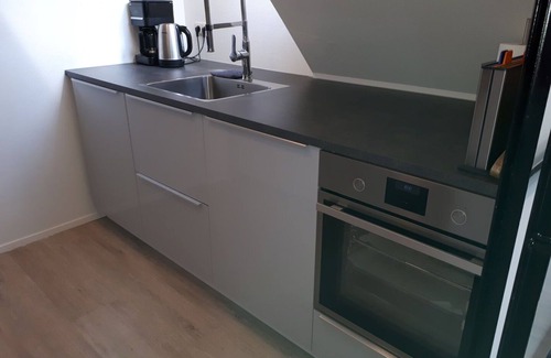 Stadsdriehoek Boat Rental | A beautiful vacation 'house' on the water in Rotterdam center