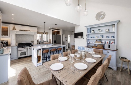 Holt House | A beautifully renovated coastal hideaway