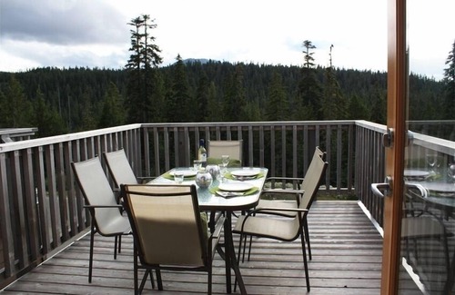 Courtenay House | A Bit of Whistler up at Mt Washington
