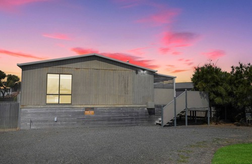 Port Fairy House | A bold & unique pet friendly South Beach home
