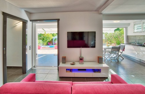 Sainte-Anne Apartment | A bright and spacious flat, balneo-swimming pool, between sea and countryside
