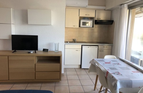 Saint-Raphael Apartment | A/C Studio near beach, shops & station with WiFi, optional parking