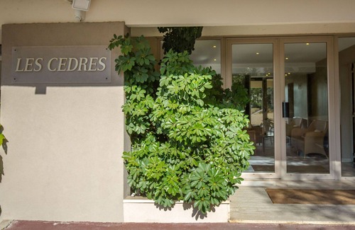 Saint-Raphael Apartment | A/C Studio near beach, shops & station with WiFi, optional parking