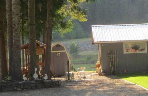 Troy Cabin | A Cabin On The River Three days minimum Closed from October 15th to April 1