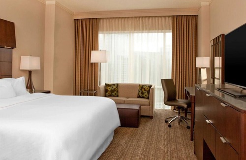 Lenox House | A Captivating Room for a Great Romantic Getaway!