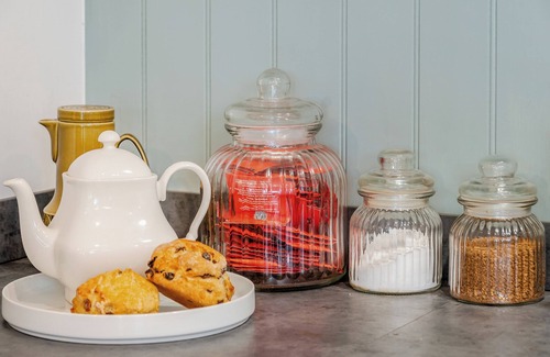 Potter Brompton Cottage | A celebration of restoration.