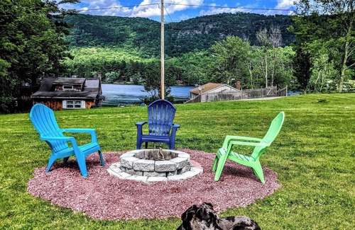 Wells Cabin | A charming cabin with beautiful lake and mountain views!