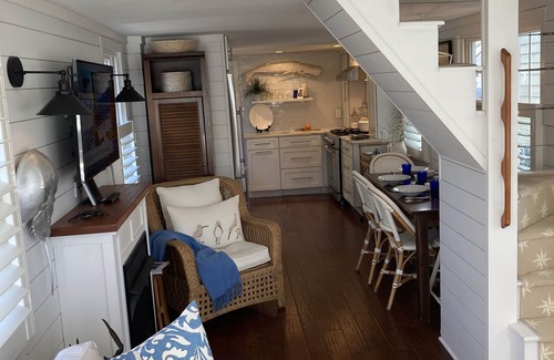 Riviera Cottage | A Charming Dollhouse Cottage by the Bay in Ocean City, NJ