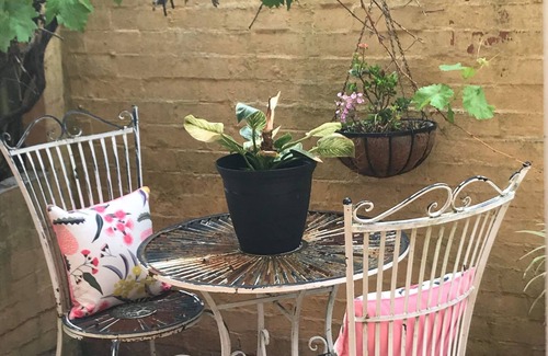 Rosebud Cottage | A charming european cottage close to the beach.
