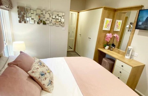 Longridge Cabin | A Charming, Romantic Lodge with Panoramic Views