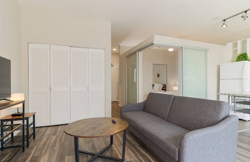 Crossroads Arts District Condo | A Chic Oasis Surrounded by Excellent Amenities and Bustling Nightlife 305