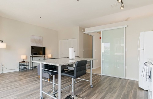 Crossroads Arts District Condo | A Chic Oasis Surrounded by Excellent Amenities and Bustling Nightlife 305