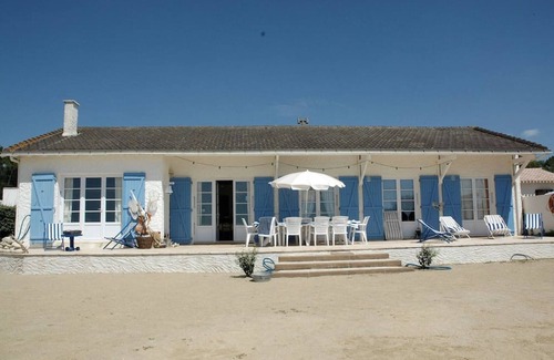Jard-sur-Mer House | A corner of Paradise . feet in the water